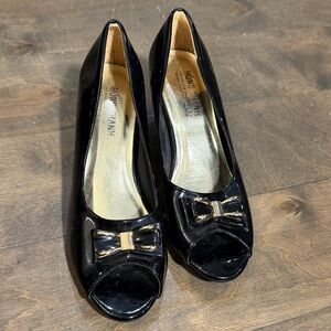 Chic Black Peep-Toe Heels with Bow Detail